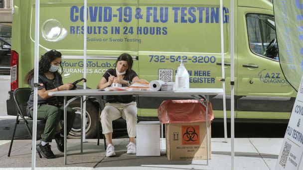 PHOTO: A mobile Covid-19 and flu testing site operates in New York City, May 22, 2022. (Bloomberg via Getty Images, FILE)