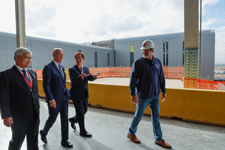 President Biden with executives of a semiconductor fabrication plant in Phoenix