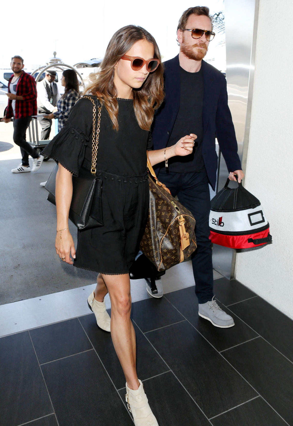 Alicia Vikander Jfk Airport October 31, 2017  Suits for women, Fashion,  Suits and sneakers