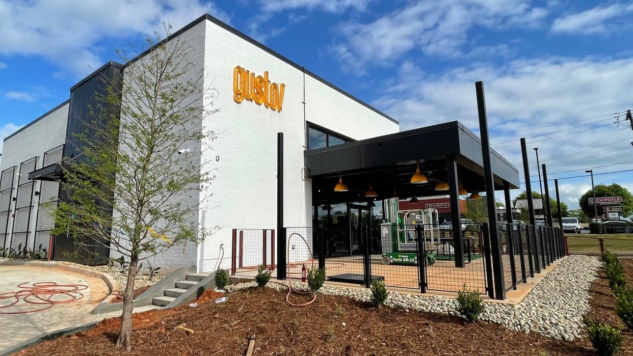 The Athens gusto! restaurant location at 161 Alps Road is scheduled to open on April 28, 2022. The Atlanta-based chain was founded by former 1998 UGA football recruit Nate Hybl.