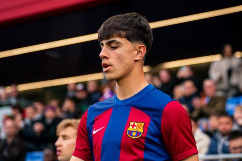 Flick calls up 17-year-old Barcelona quarry pivot for pre-season