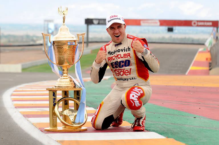 El festejo de Mariano Werner, bicampeón de Turismo Carretera; el paranaense ganó cuatro carreras en la temporada