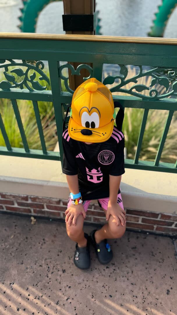 La tierna foto del pequeño Ciro Messi en Disney que compartió Anto Roccuzzo (Foto: Instagram @antonelaroccuzzo)