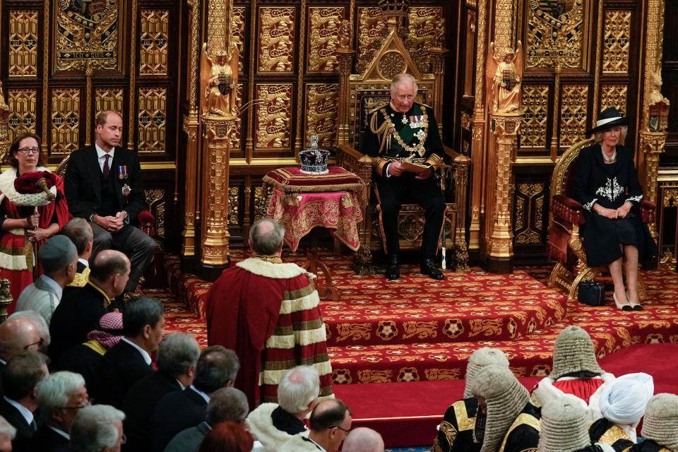 <p>Isabel II no ha podido acudir por problemas de movilidad, tal y como ha desvelado el Palacio de Buckingham, aunque su ausencia ha estado en el aire hasta el último momento. (Photo by ALASTAIR GRANT/POOL/AFP via Getty Images)</p> 