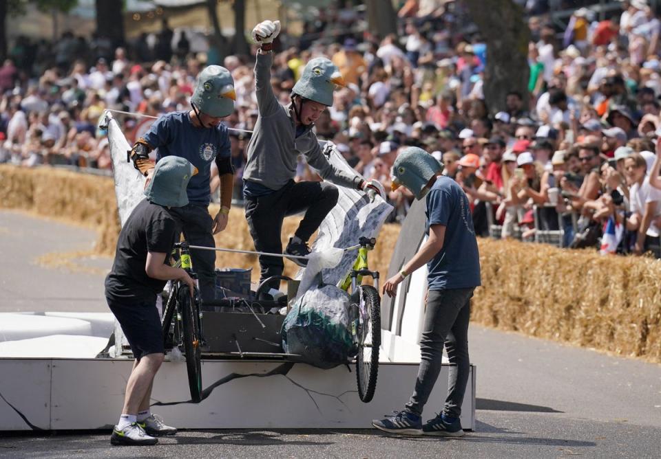 One crew dressed as pigeons for the race (Jonathan Brady/PA) (PA Wire)