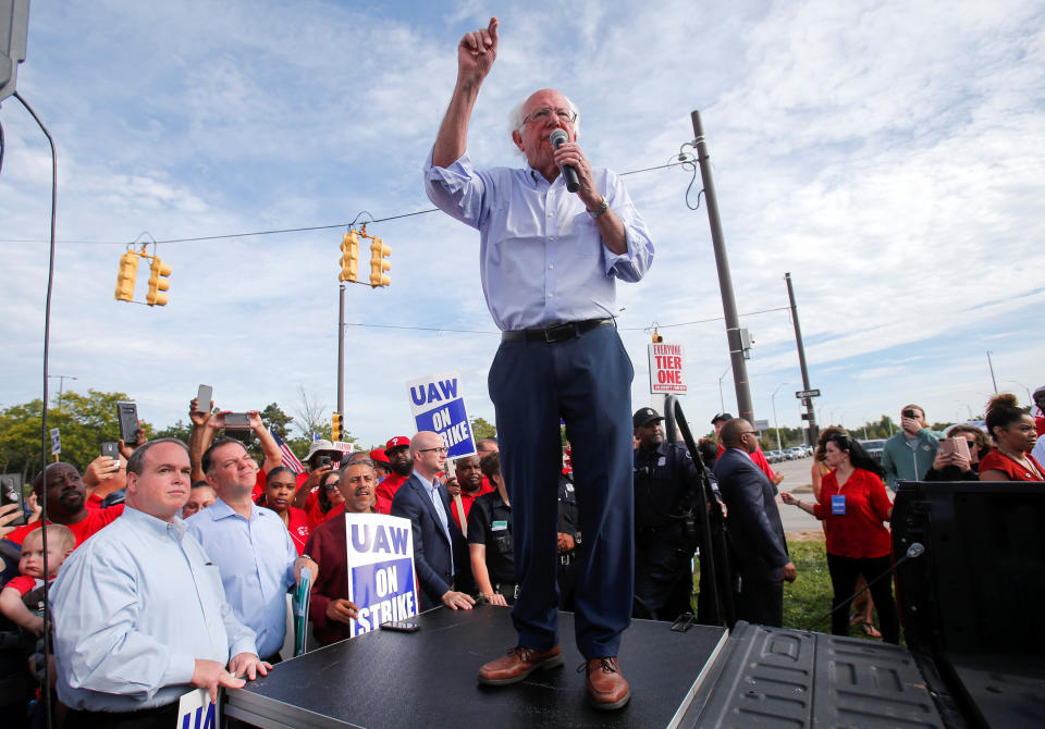 Sen. Bernie Sanders addresses striking members of the United Auto Workers union outside a General Motors plant in Detroit on Wednesday. (Photo: Rebecca Cook/Reuters)