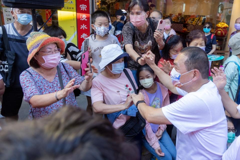 新北市淡水環境藝術節今年擴大辦理，吸引民眾熱情參與。   圖：新北市新聞局提供