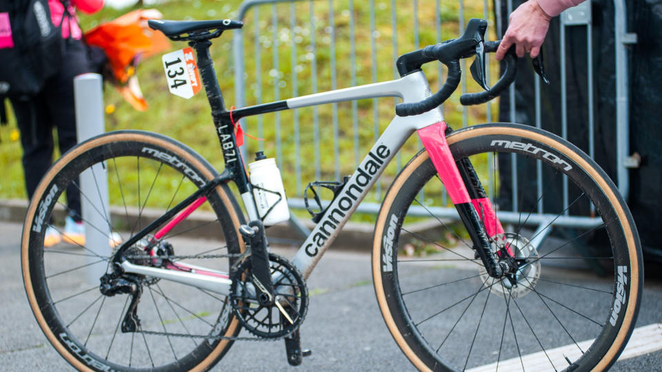 A Cannondale Supersix after the race