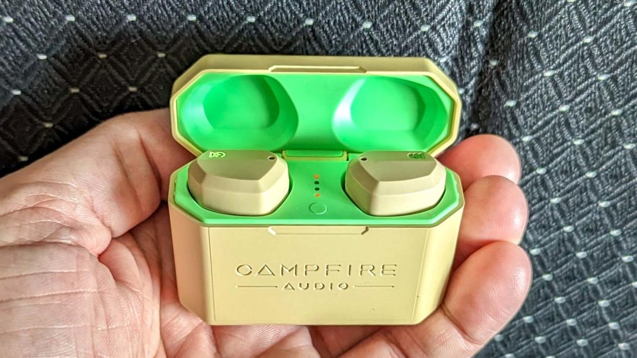  Campfire Audio Orbit in charging case 