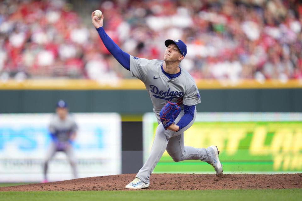 El lanzador abridor de los Dodgers, Walker Buehler, cumple contra los Rojos de Cincinnati.