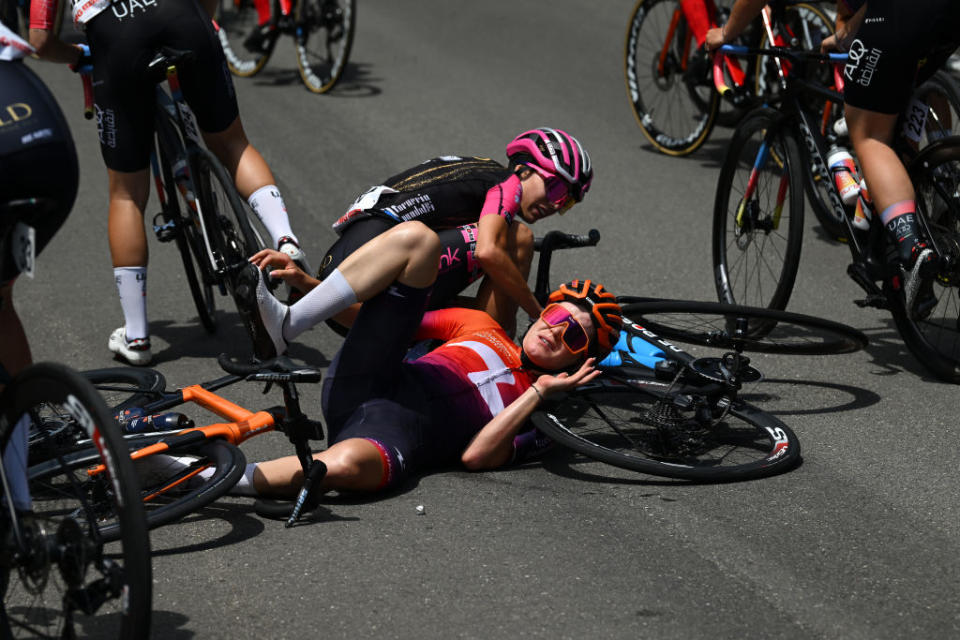 BORGO VAL DI TORO ITALY  JULY 03 Daria Pikulik of Poland and Team Human Powered Health crashes during the 34th Giro dItalia Donne 2023 Stage 4 a 134km stage from Fidenza to Borgo Val di Toro  UCIWWT  on July 03 2023 in Borgo Val di Toro Italy Photo by Dario BelingheriGetty Images