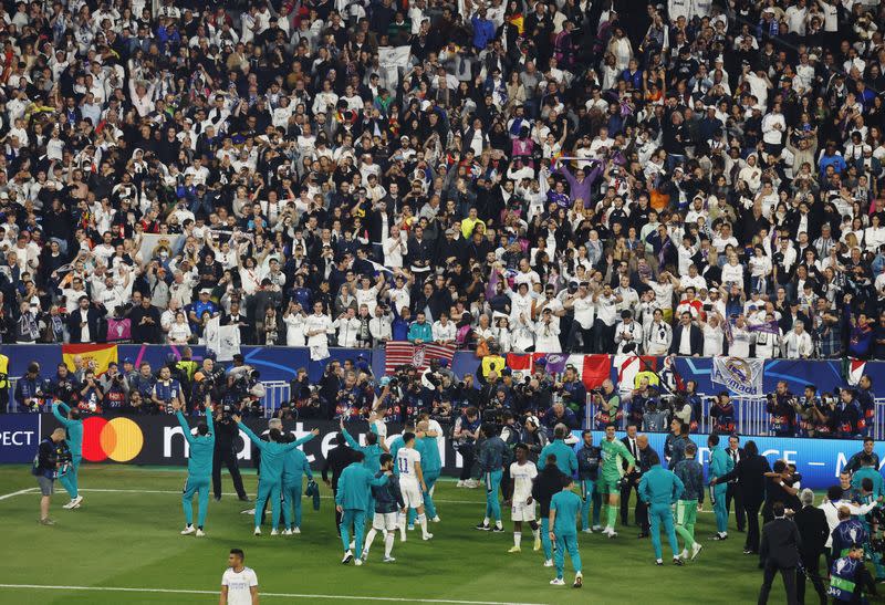 Foto del sábado de los futbolistas del Real Madrid players celebrando tras ganar la Champions League