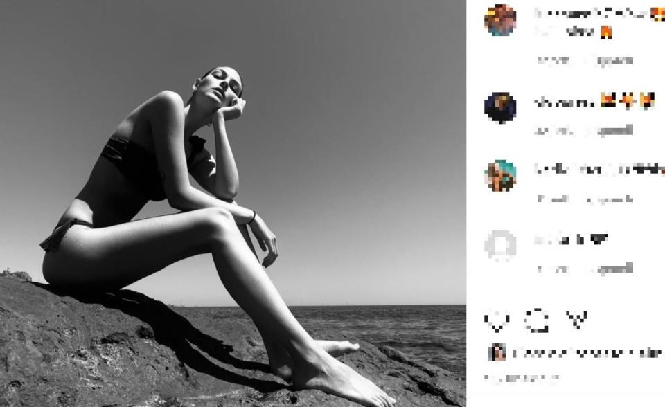 <p>Sui social è davvero molto attiva: la sua pagina Instagram ha quasi 900.000 follower. Merito anche degli splendidi scatti e dei video con i quali delizia i fan di tutto il mondo, tra shooting, sfilate e momenti di svago e di relax nella vita quotidiana.</p> 