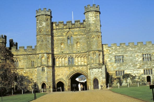 Gate house at the abbey, Battle, East Sussex, England.