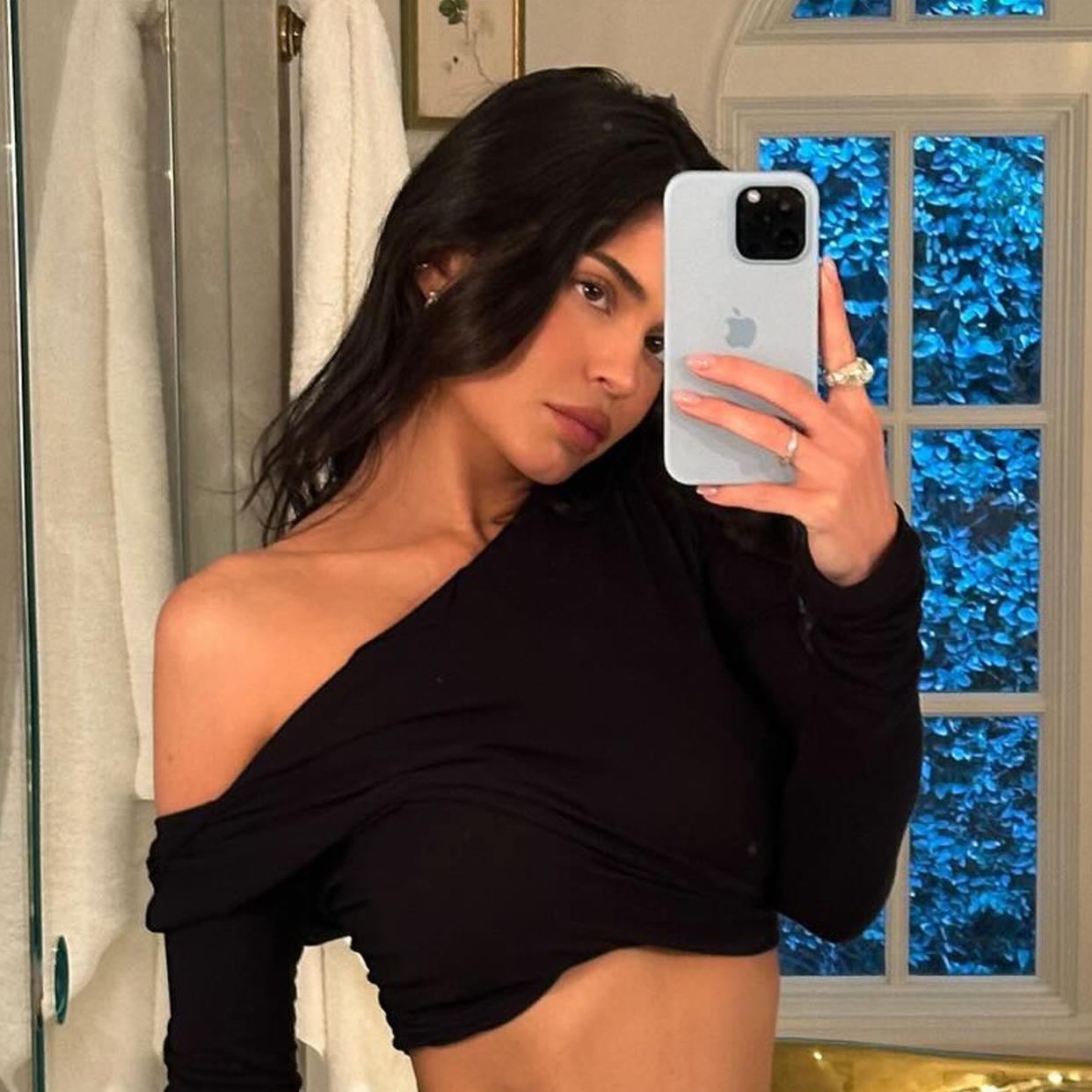  Kylie Jenner mirror selfie in black one shoulder cropped top. 