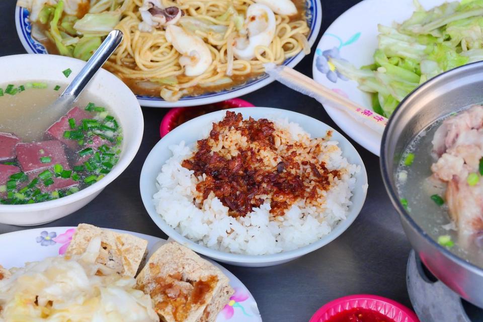 台中｜潭子花枝炒麵/臭豆腐/大骨湯