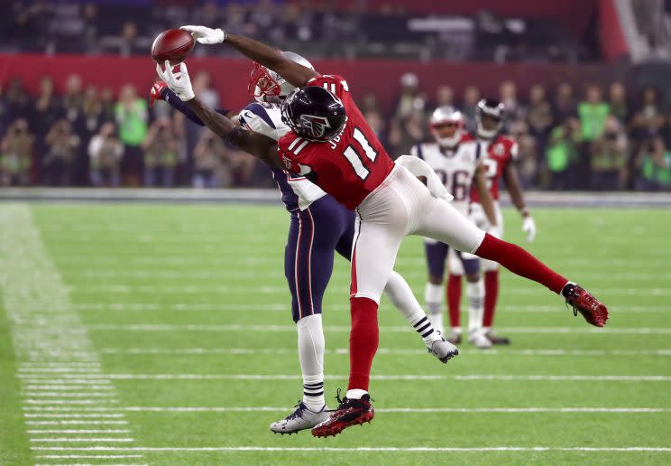 Yes, Julio Jones caught this football. (Getty)