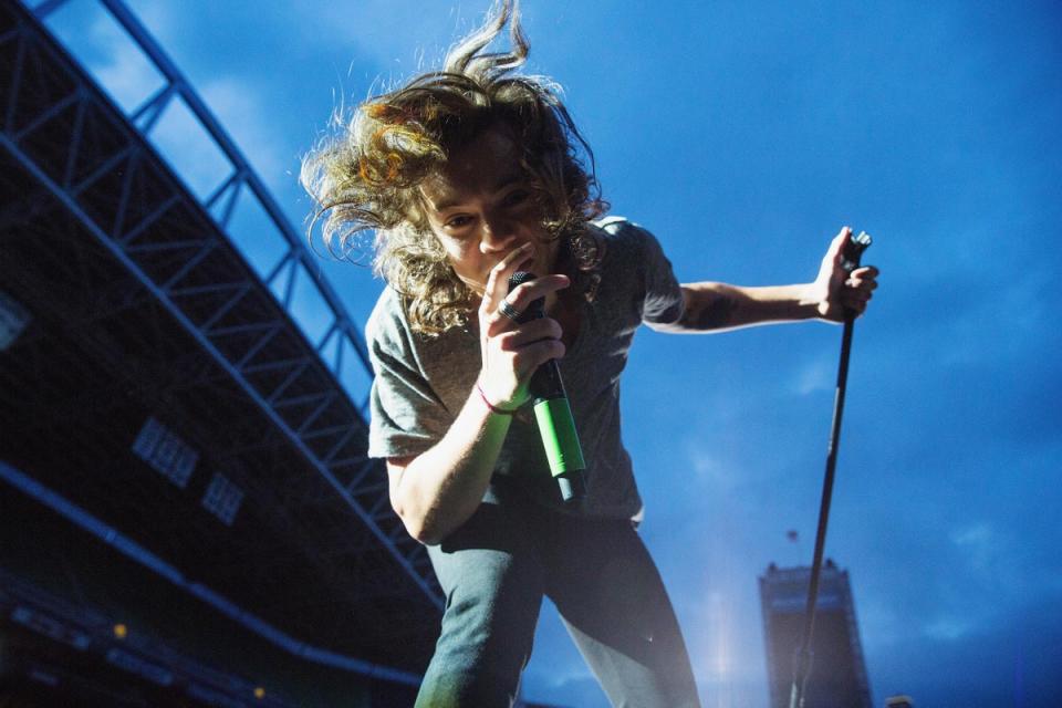 Harry's hair-Styles: Harry Styles of One Direction performs on stage at CenturyLink Field on July 15, 2015 in Seattle (Getty Images)