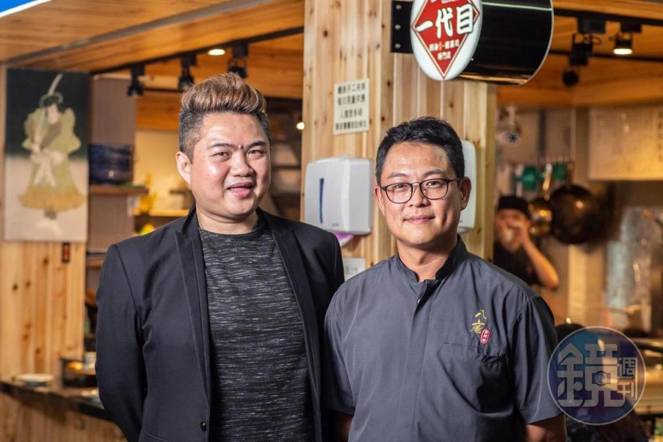 部落客踢小米（左）與吳國平（右）合作，在老市場開出人氣日本料理店。