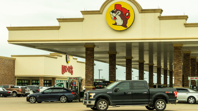 exterior of buc-ees gas station