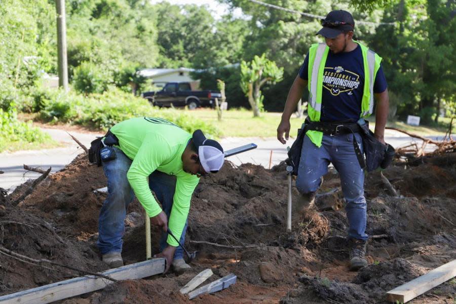 Sidewalk construction underway in Pensacola