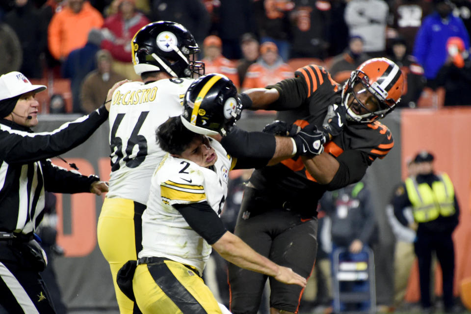 Esta acción le valió una suspensión de 6 partidos a Myles Garrett en 2019. (Photo by Jason Miller/Getty Images)