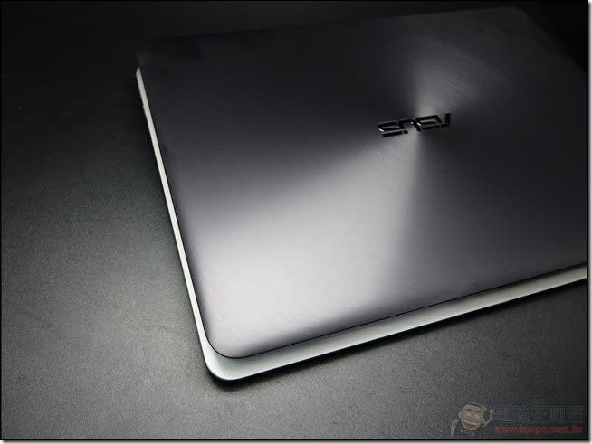 超越MBA的極致輕薄筆電！ASUS ZenBook UX305開箱評測