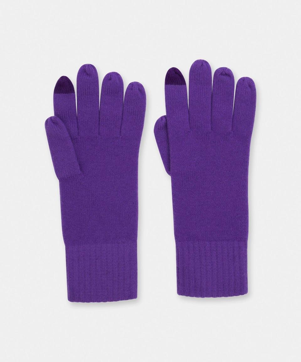 <p><a href="https://go.redirectingat.com?id=74968X1596630&url=https%3A%2F%2Fnaadam.co%2Fproducts%2Fsignature-cashmere-gloves-1%3Fvariant%3D39808996802656&sref=https%3A%2F%2Fwww.harpersbazaar.com%2Ffashion%2Ftrends%2Fa45457105%2Fblack-friday-cyber-monday-fashion-deals-2023%2F" rel="nofollow noopener" target="_blank" data-ylk="slk:Shop Now;elm:context_link;itc:0;sec:content-canvas" class="link ">Shop Now</a></p><p>The Essential Cashmere Gloves</p><p>naadam.co</p><p>$42.50</p>