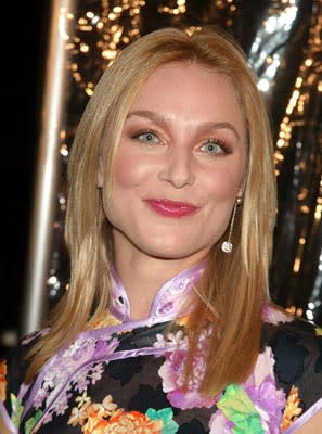 Elisabeth Rohm at the New York premiere of Revolution's Mona Lisa Smile