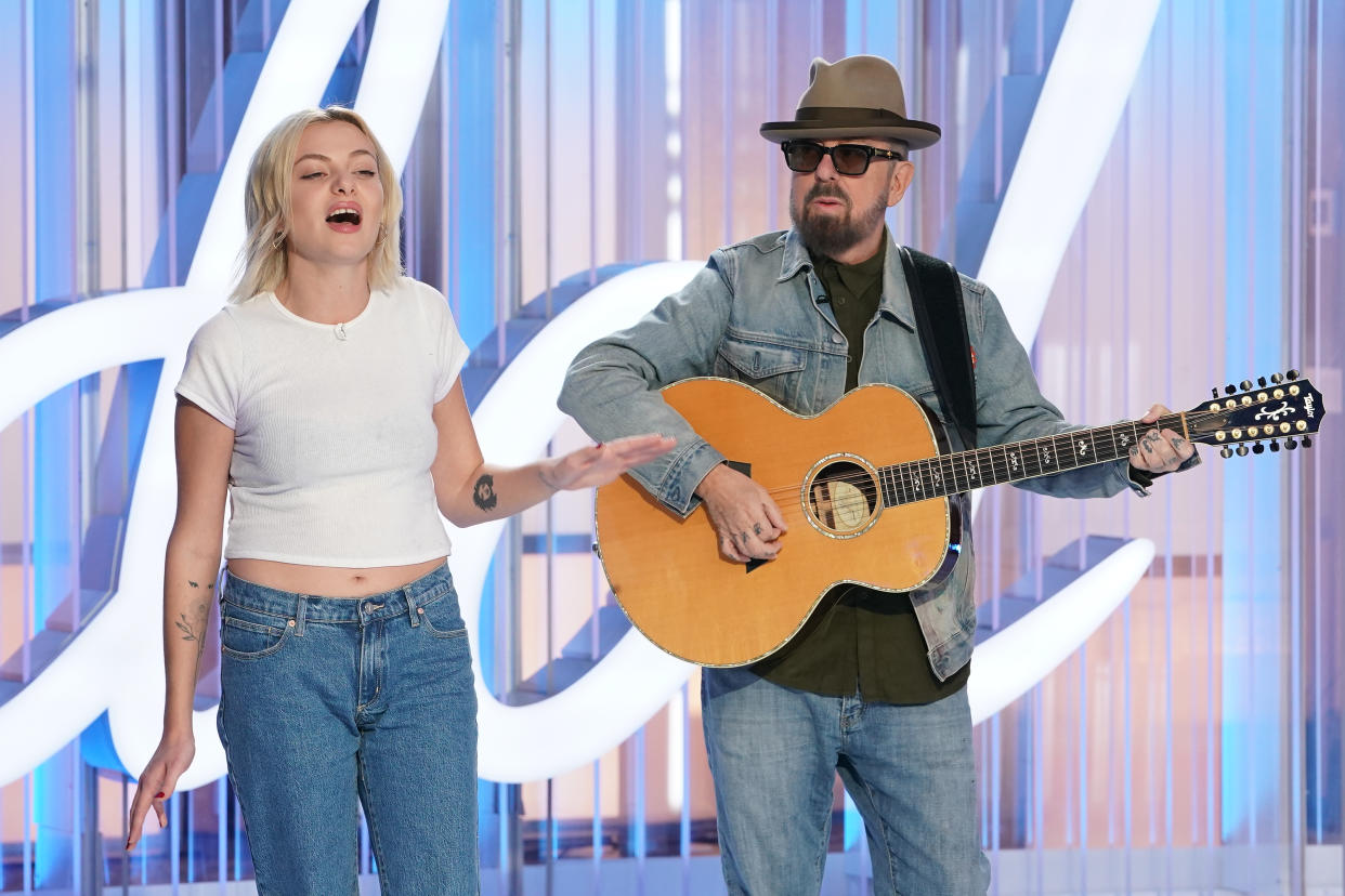 Kaya Stewart auditions for 'American Idol' with her famous father, Dave Stewart of Eurythmics. (Photo: ABC/Eric McCandless)