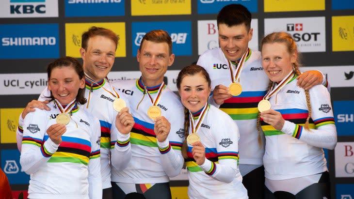 <span class="article__caption">Six very happy Germans with the gold medals. Lisa Brennauer, Nikias Arndt, Tony Martin, Lisa Klein, Max Walscheid and Mieke Kroeger.</span>