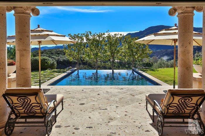 Britney Spears, the New ‘Queen of Vegas,’ Buys $7.4 Million L.A. Mountain Retreat