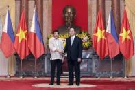 Philippines President Rodrigo Duterte (L) and his Vietnam counterpart Tran Dai Quang (R) shake hands at the Presidential Palace in Hanoi, Vietnam, September 29, 2016. REUTERS/Luong Thai Linh/Pool