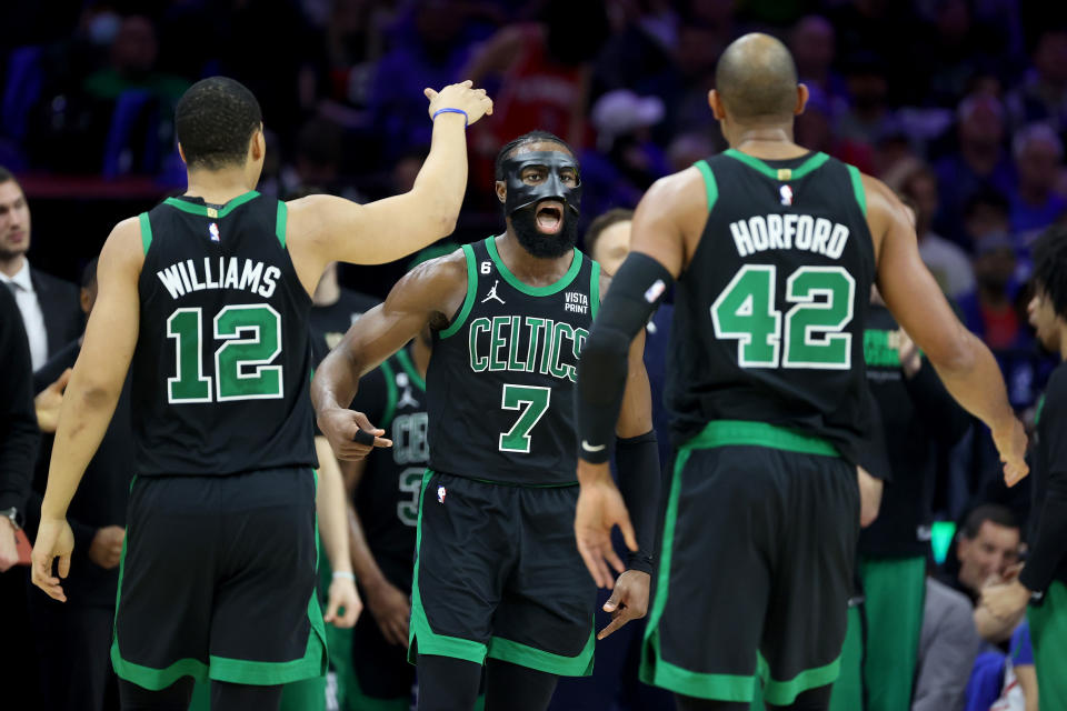 Die Celtics sahen am Freitag bei einem beeindruckenden Sieg in Spiel 3 über die 76ers stark aus.  (Foto von Tim Nwachukwu/Getty Images)