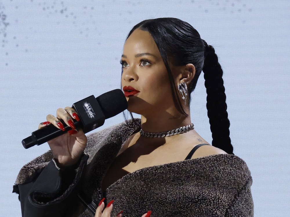 Rihanna während der Pressekonferenz zur Super-Bowl-Halbzeitshow. (Bild: imago/UPI Photo)