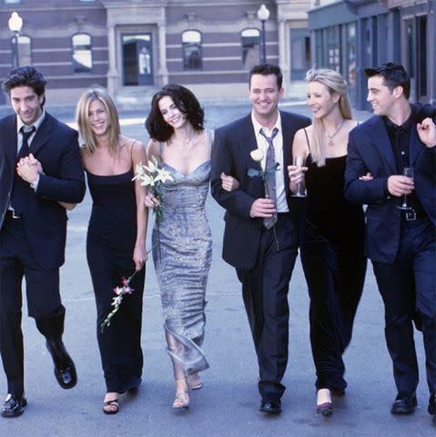 'Friends' stars David Schwimmer, Jennifer Aniston, Courteney Cox, Matthew Perry, Lisa Kudrow and Matt LeBlanc in 1999.