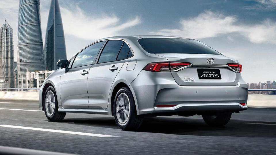 圖／2020 Toyota Corolla Altis 1.8尊爵版，後視藉由高科技LED光條式尾燈、加以鍍鉻裝飾巧妙點綴，使整體增添大器優雅的高級車質感。