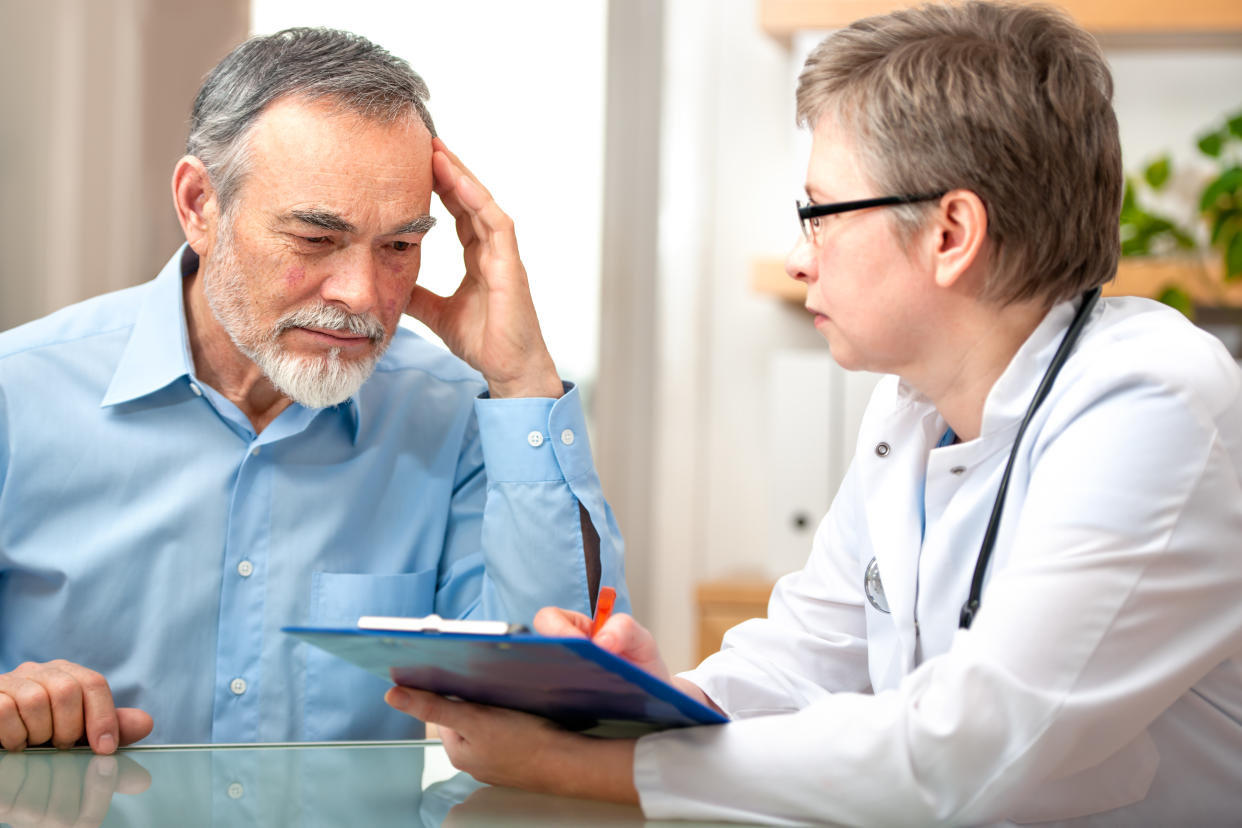 A patient tells a doctor about his health complaints.