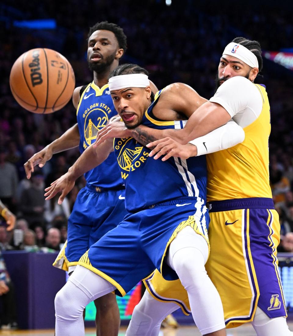 Lakers Anthony Davis battles with Warriors Moses Moody in the fourth quarter.