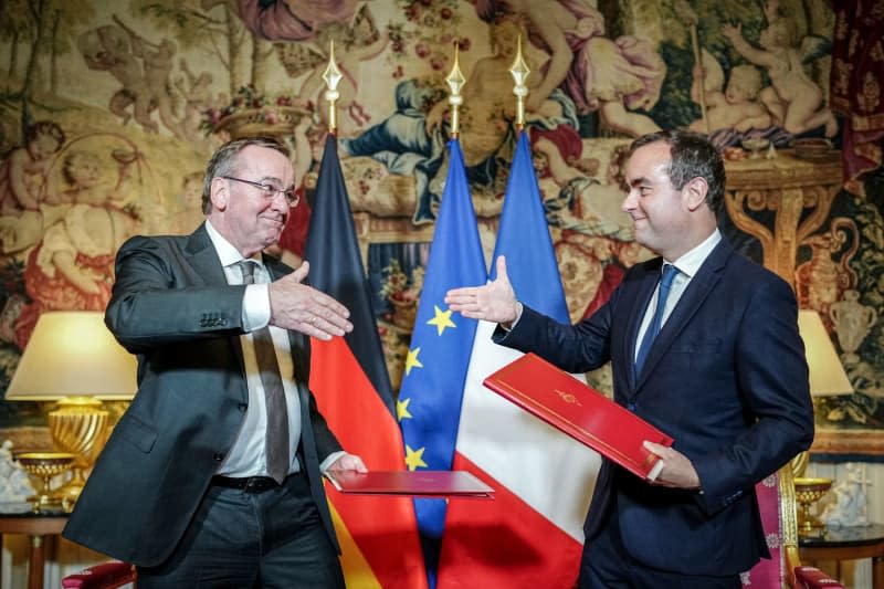 German Minister of Defence Boris Pistorius (L), and French Defence Minister Sebastien Lecornu shake hands after signing the declaration of intent between the two countries for the main battle tank system of the future. The Main Ground Combat System (MGCS) is intended as the successor to the Leopard and Leclerc tanks of both countries and should be operational in the course of the next decade. Kay Nietfeld/dpa