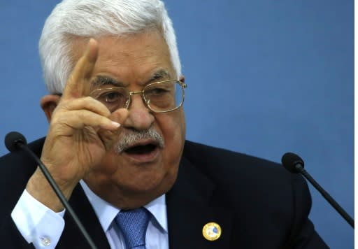 Palestinian President Mahmud Abbas says it is not possible to discuss the economic aspects before finalising a political solution