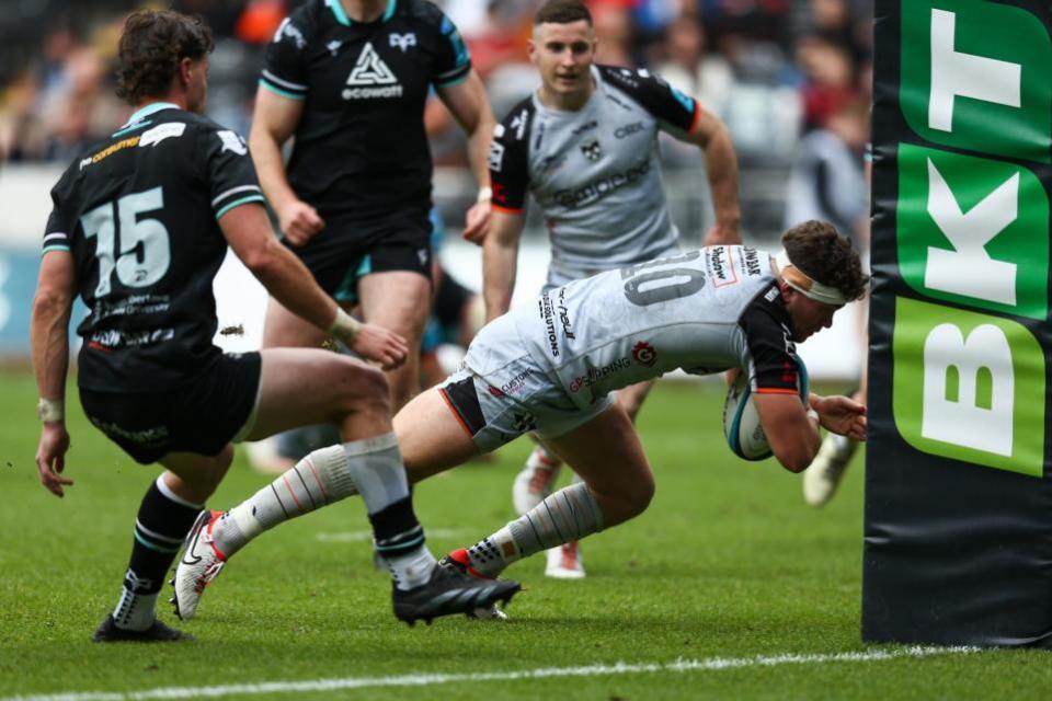 South Wales Argus: HOPE: Will Reed went over for the Dragons at the Ospreys
