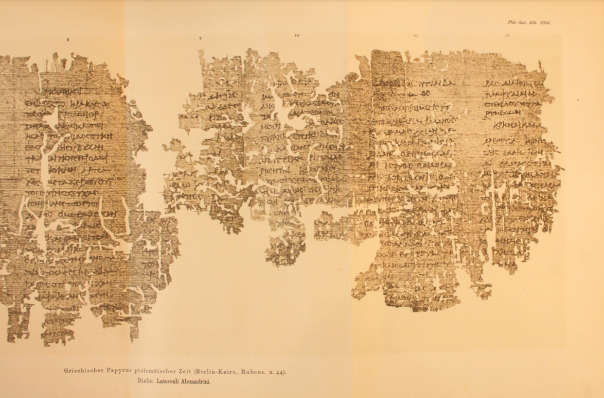 Fragmento del papiro de Berlín P.Berol. 13044r. Las columnas que hablan de geografía en el papiro son las 4 últimas. En la última están las "fuentes más hermosas", en la penúltima, "los ríos más grandes", la anterior, "las montañas más altas" y en la cuarta empezando por atrás, las "Siete maravillas" y las "islas más grandes". Author provided