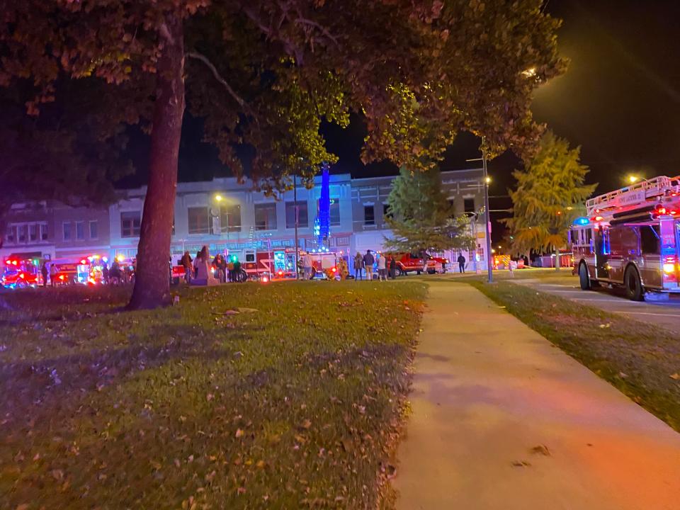 Multiple agencies reported to downtown Sherman Sunday evening to assist with a fire in the Kelly Square building.