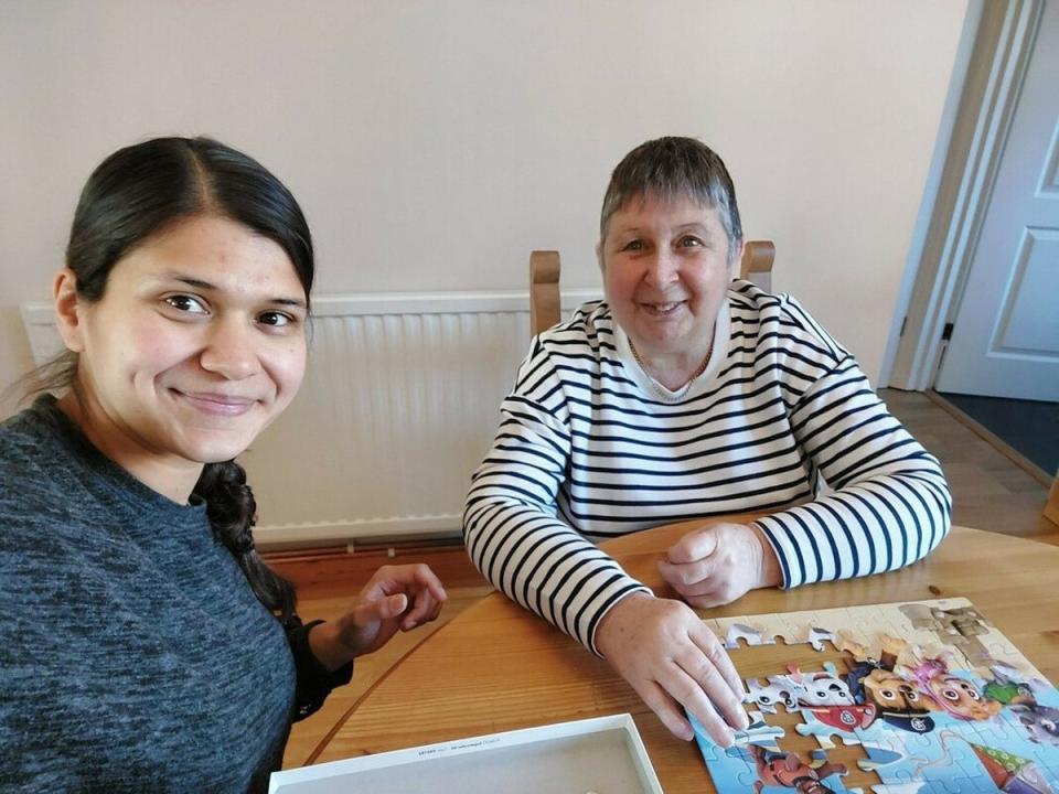 Melissa Williams with her mother Wendy, who was diagnosed with dementia after going private (Supplied)