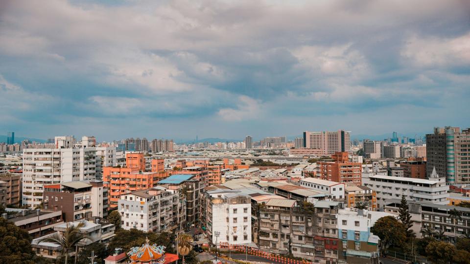 台北一名17歲少年花2千萬買房，但因父母事先規劃，竟不用付一毛贈與稅。（示意圖，unsplash）