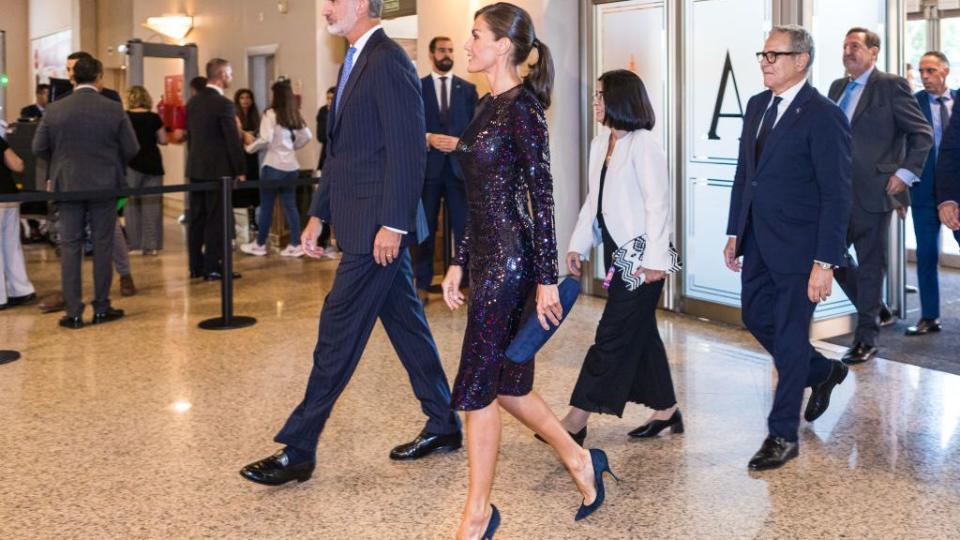 queen letizia arrives at a concert in madrid