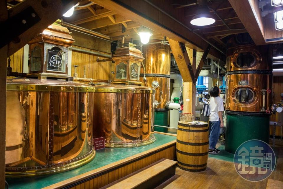 銅製柱狀蒸餾器是美國波本威士忌製程中與蘇格蘭威士忌一大差別。