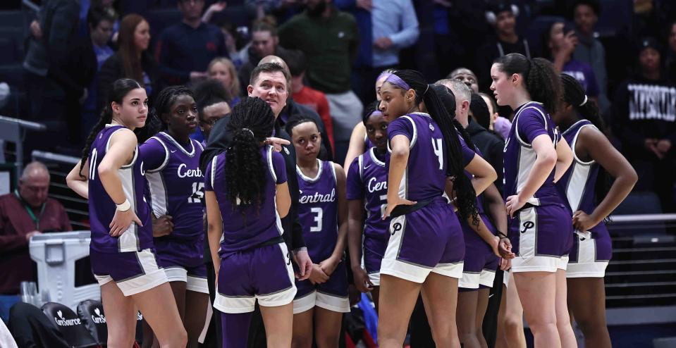 Pickerington Central coach Chris Wallace talks with his team after a 63-54 loss to Springboro in a Division I state semifinal Friday at University of Dayton Arena.