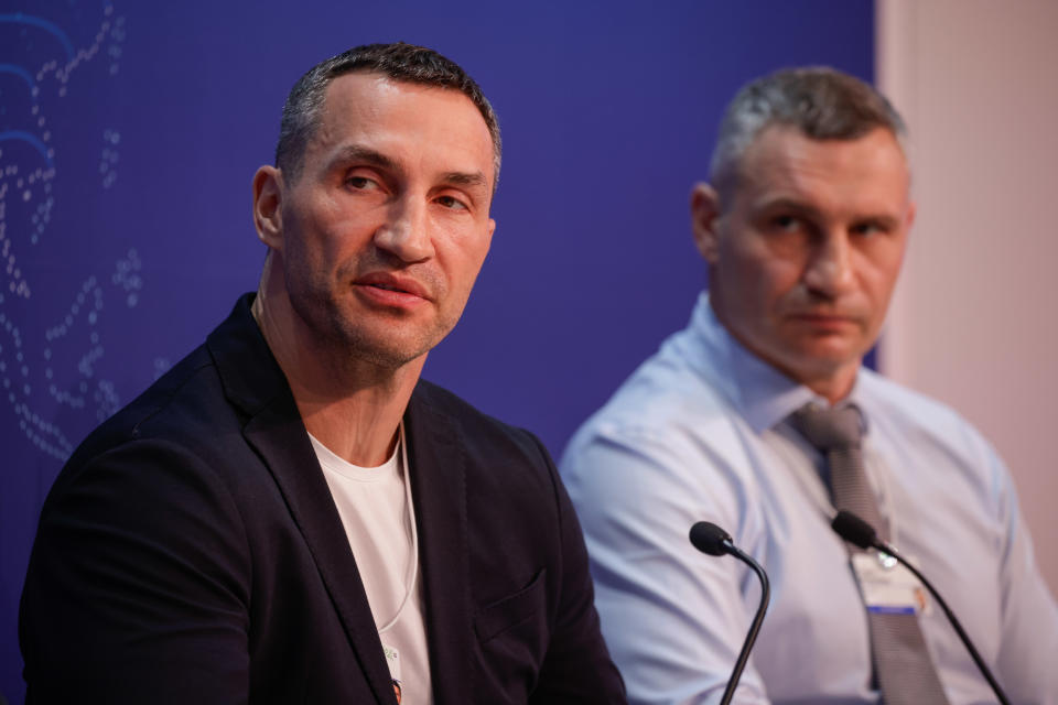 Vitali Klitschko (rechts) und Wladimir Klitschko (links) beim Weltwirtschaftsforum in Davos (Bild: Getty Images)